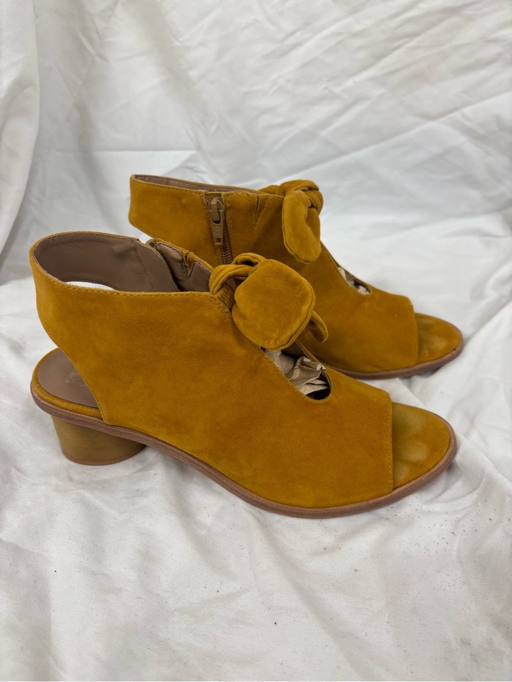 Bernardo Mustard Suede Open-Toe Knot Block Heel Sandals | Size 7.5